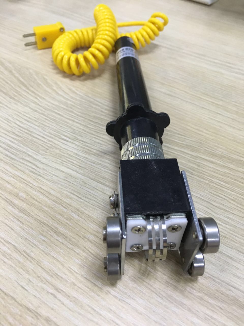 滾(gǔn)輪式表面熱電(diàn)偶